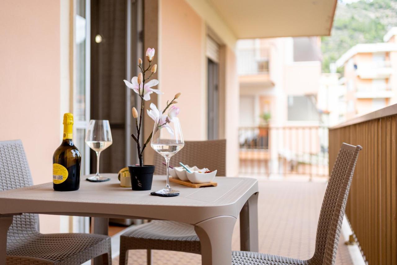 Near The Sea - Wifi And Parking Appartement Ventimiglia Buitenkant foto